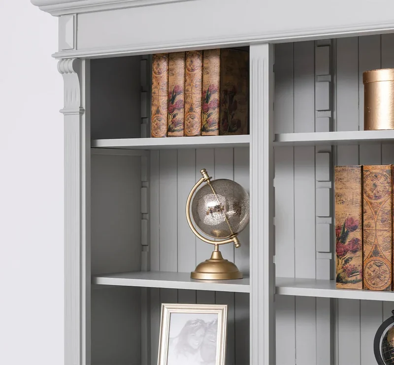 Großes Bücherregal aus Massivholz mit verzierter Kranzleiste | Regalwand in verschiedenen Farben