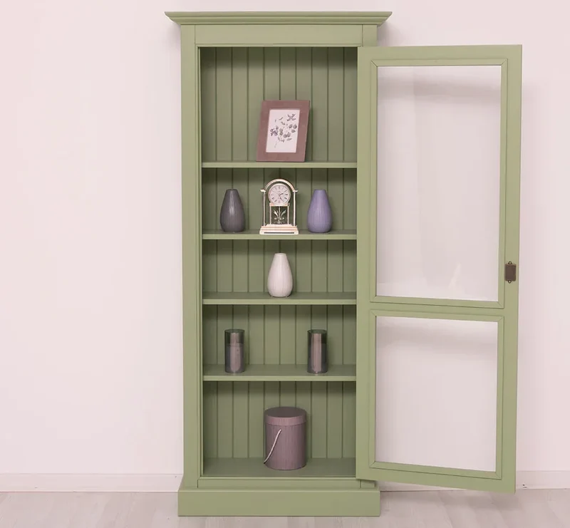 Schmaler Vitrinenschrank aus Massivholz in verschiedenen Farben