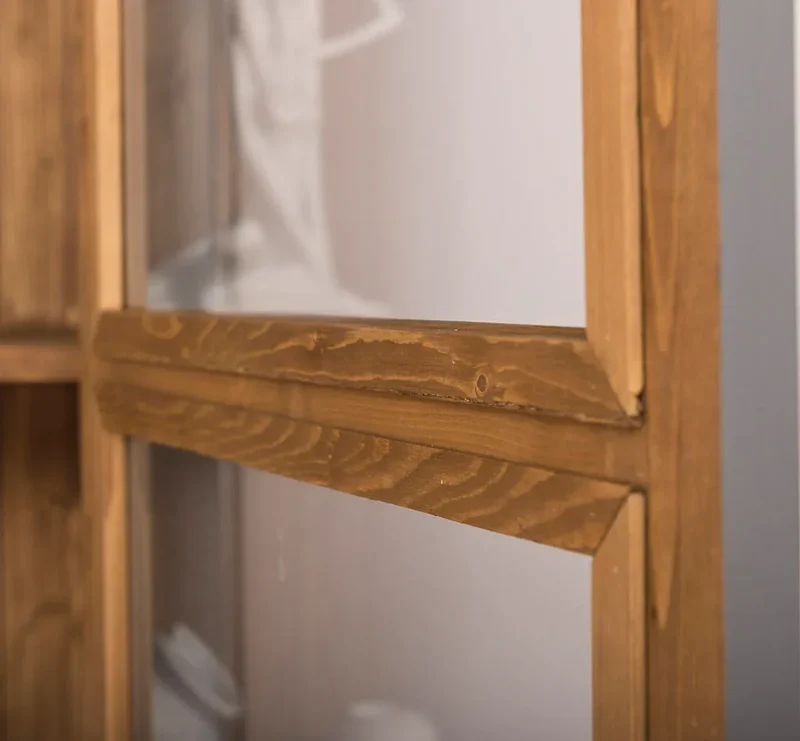 Vitrine aus Massivholz | Ablage mit Glastür