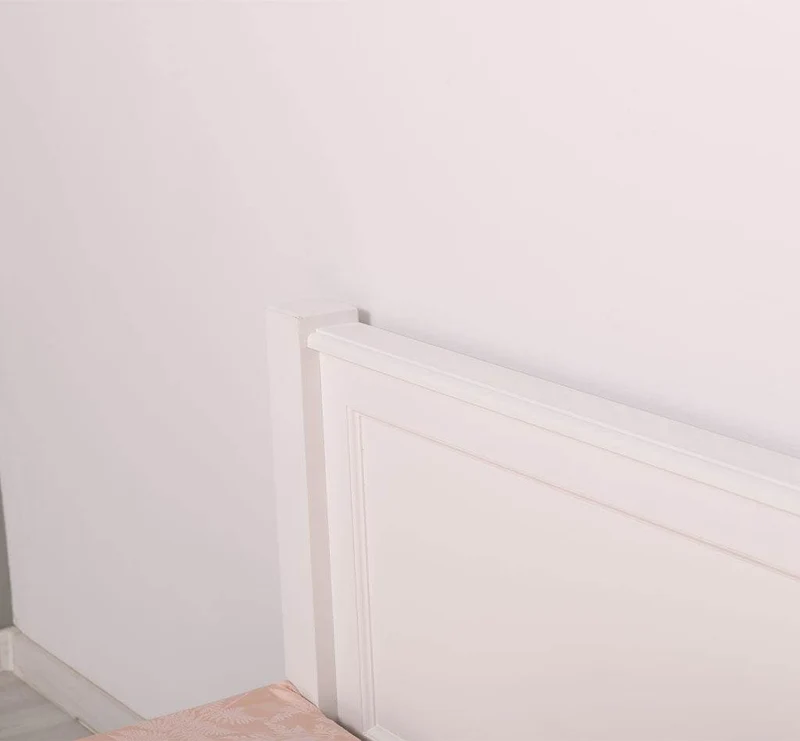 Schlichtes Bett aus Massivholz- in verschiedenen Größen