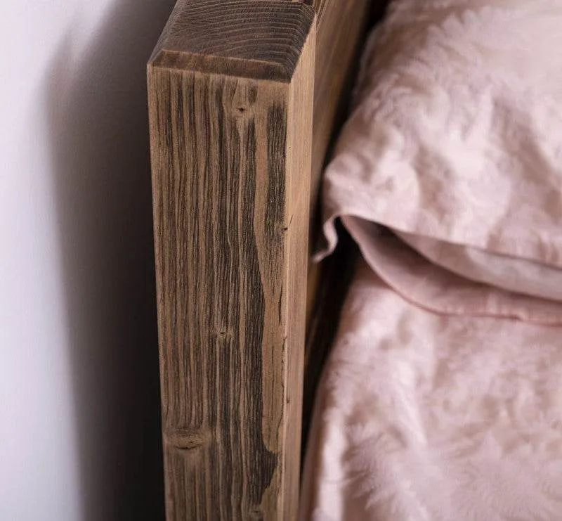 Schlichtes Bett aus Massivholz- in verschiedenen Größen