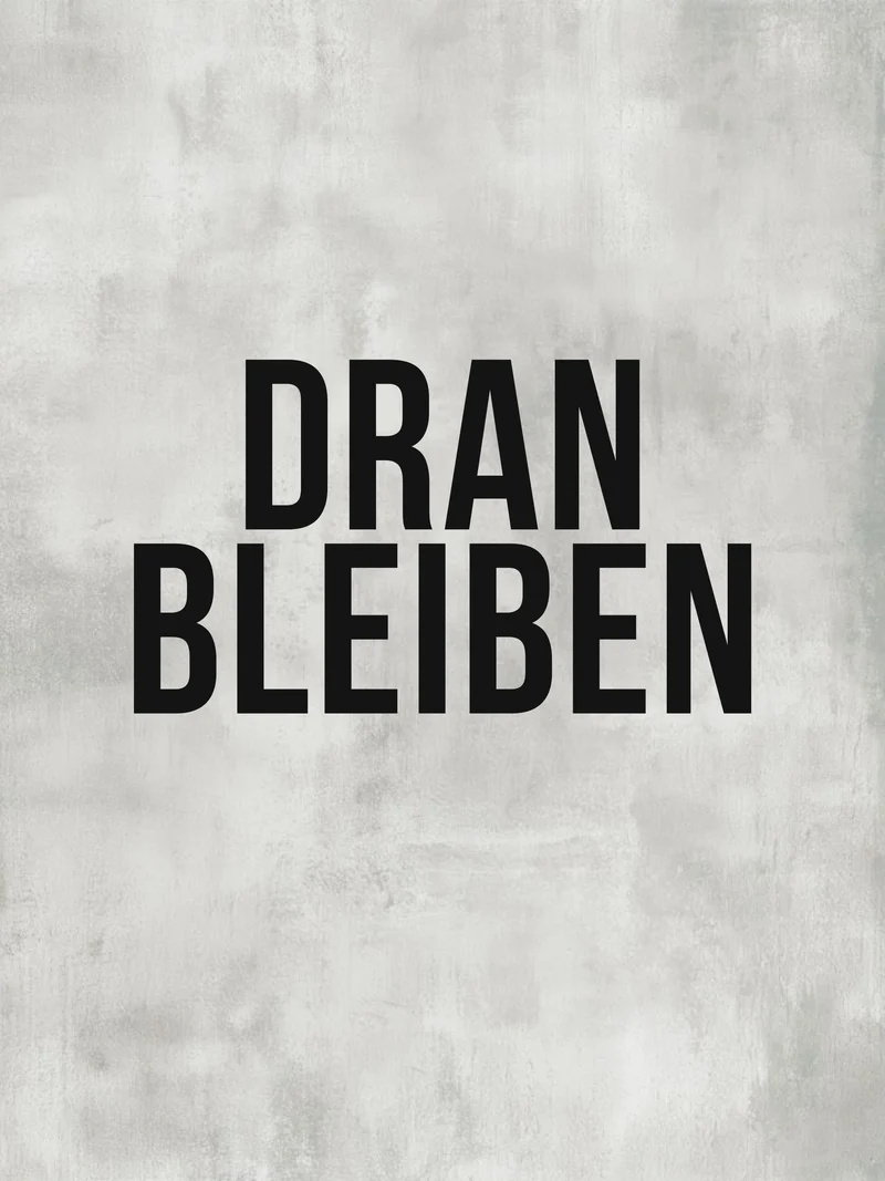 Dranbleiben Typografie grau Poster