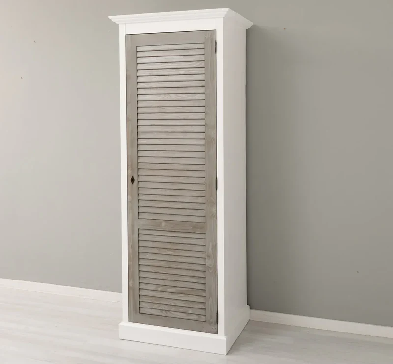 Abschließbarer Kleiderschrank aus Massivholz mit Lamellentür