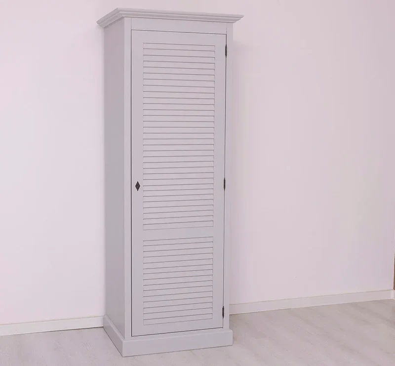 Abschließbarer Kleiderschrank aus Massivholz mit Lamellentür