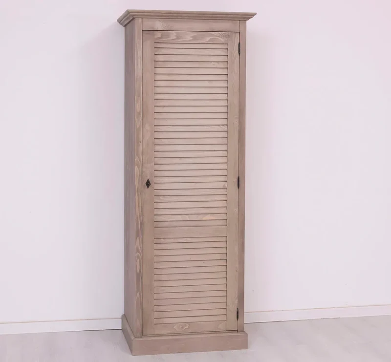 Abschließbarer Kleiderschrank aus Massivholz mit Lamellentür