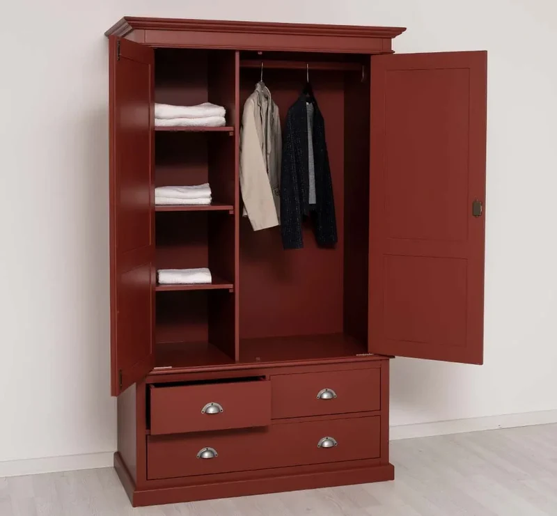Vintage Kleiderschrank aus Massivholz im Landhausstil