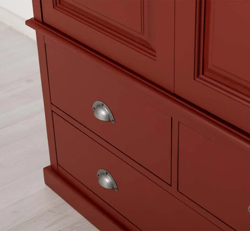 Vintage Kleiderschrank aus Massivholz im Landhausstil
