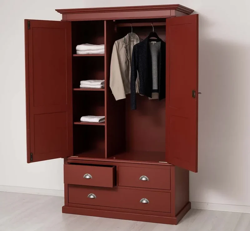 Vintage Kleiderschrank aus Massivholz im Landhausstil