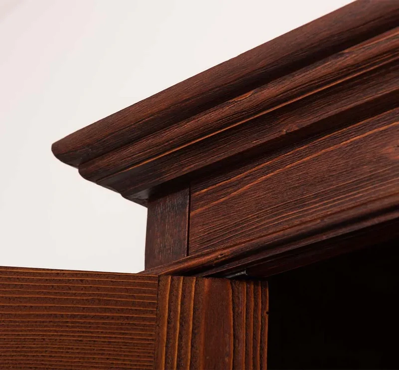Vintage Kleiderschrank aus Massivholz im Landhausstil