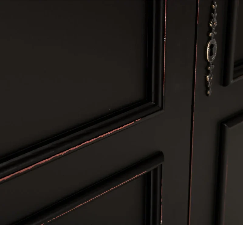 Kleiderschrank aus Massivholz mit zwei Schubladen