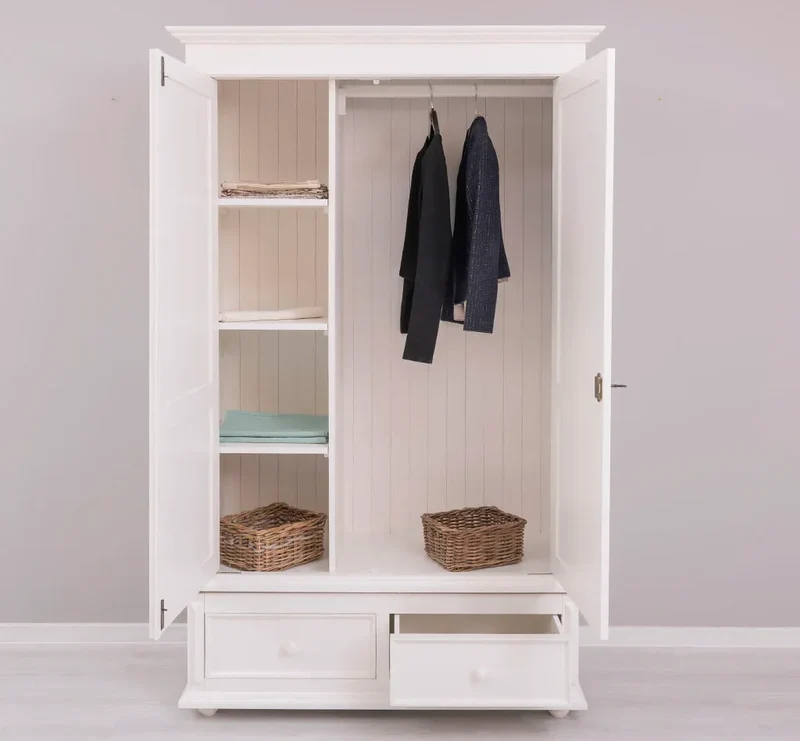 Kleiderschrank aus Massivholz mit zwei Schubladen