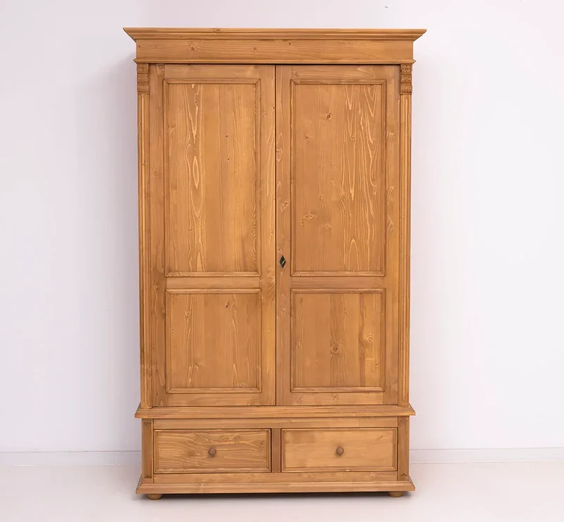 Kleiderschrank aus Massivholz mit zwei Schubladen