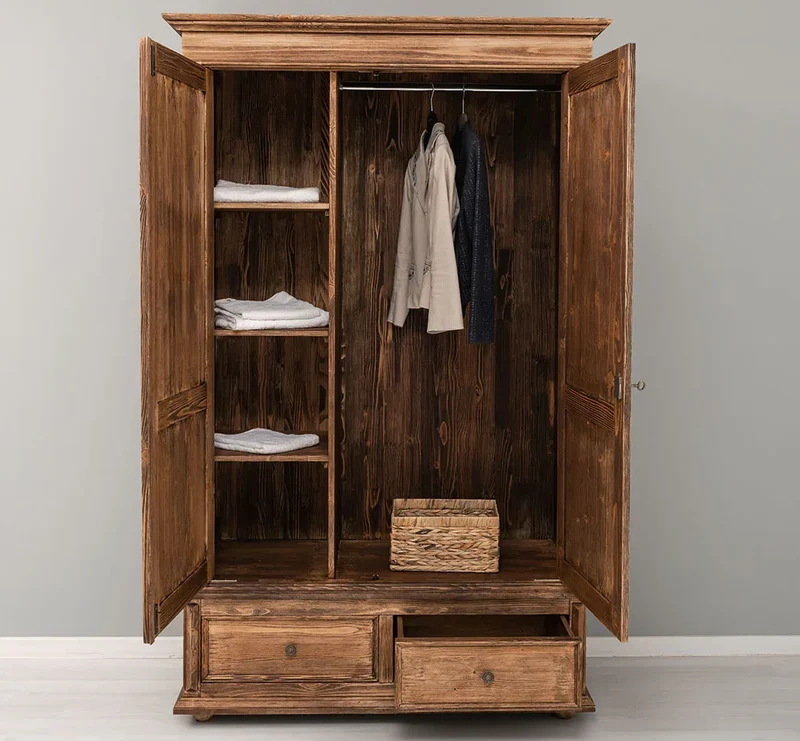 Kleiderschrank aus Massivholz mit zwei Schubladen