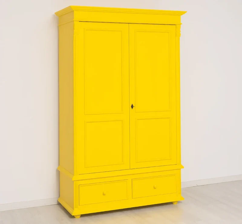 Kleiderschrank aus Massivholz mit zwei Schubladen