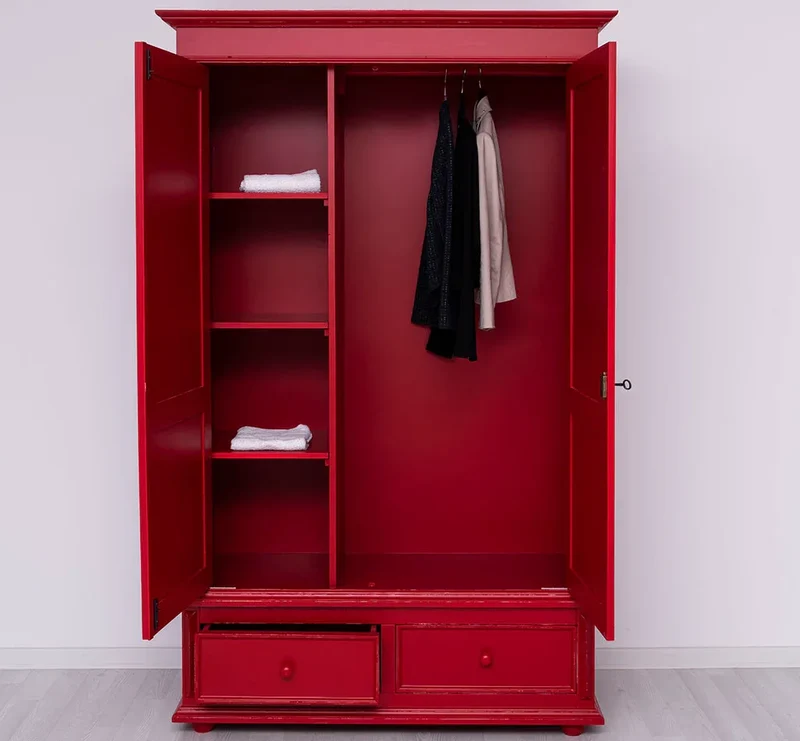 Kleiderschrank aus Massivholz mit zwei Schubladen