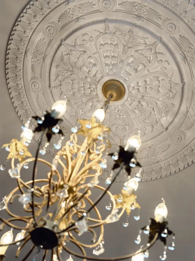 Victoria R25 Ceiling Rose