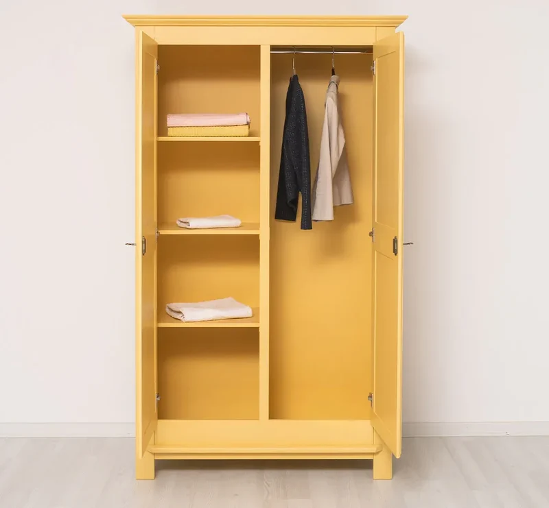 Vintage Kleiderschrank aus Massivholz in verschiedenen Farben