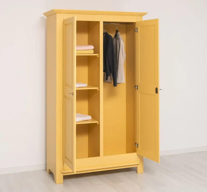 Vintage Kleiderschrank aus Massivholz in verschiedenen Farben