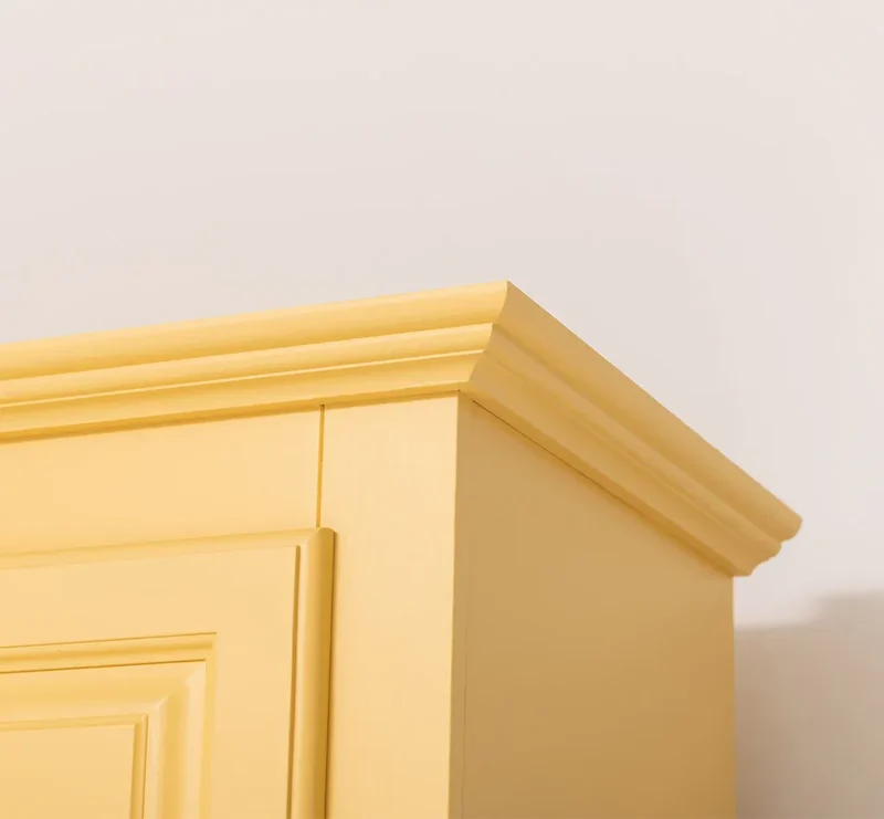 Vintage Kleiderschrank aus Massivholz in verschiedenen Farben