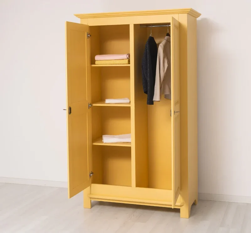 Vintage Kleiderschrank aus Massivholz in verschiedenen Farben