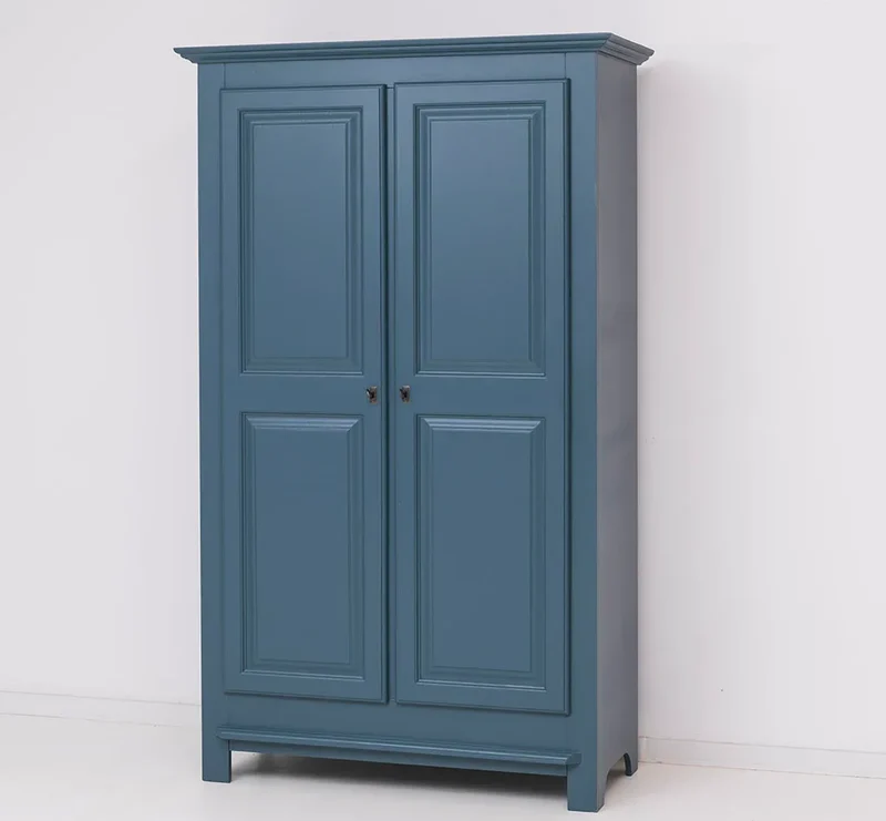 Vintage Kleiderschrank aus Massivholz in verschiedenen Farben