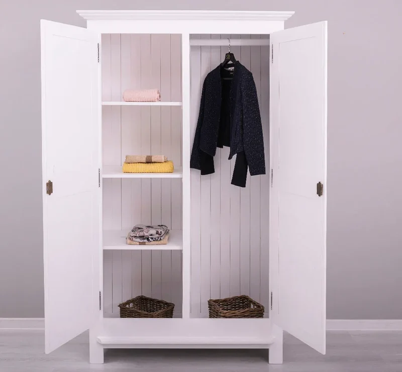 Vintage Kleiderschrank aus Massivholz in verschiedenen Farben