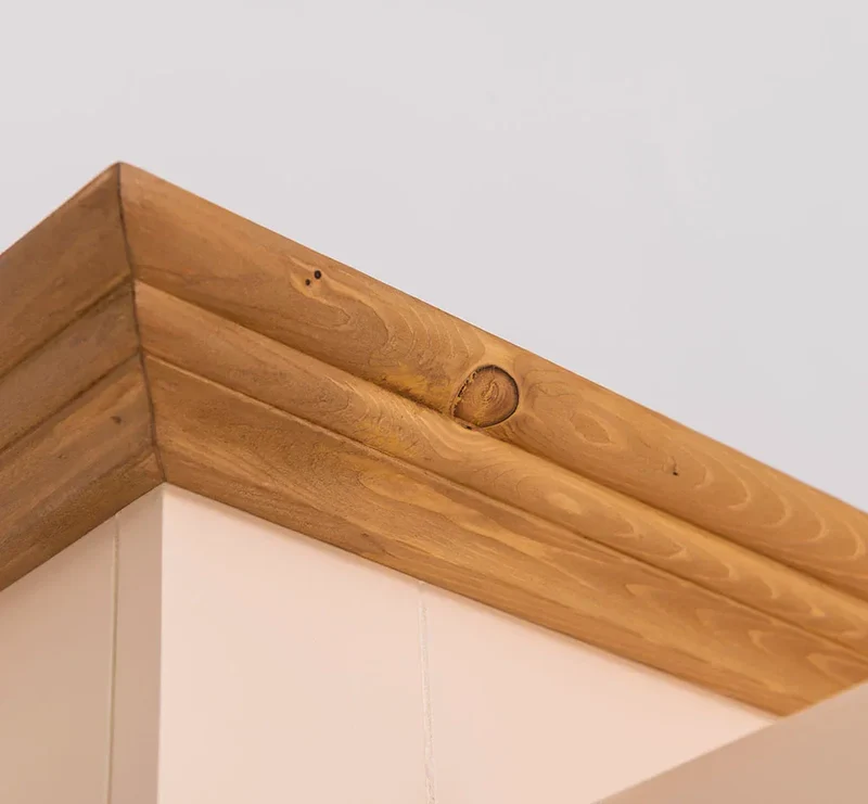 Vintage Kleiderschrank aus Massivholz in verschiedenen Farben