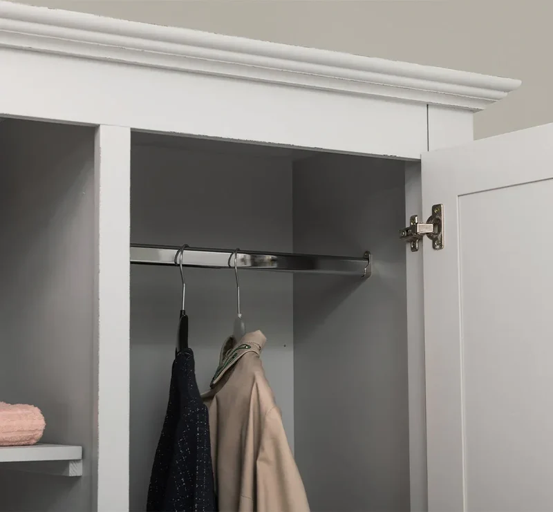 Vintage Kleiderschrank aus Massivholz in verschiedenen Farben