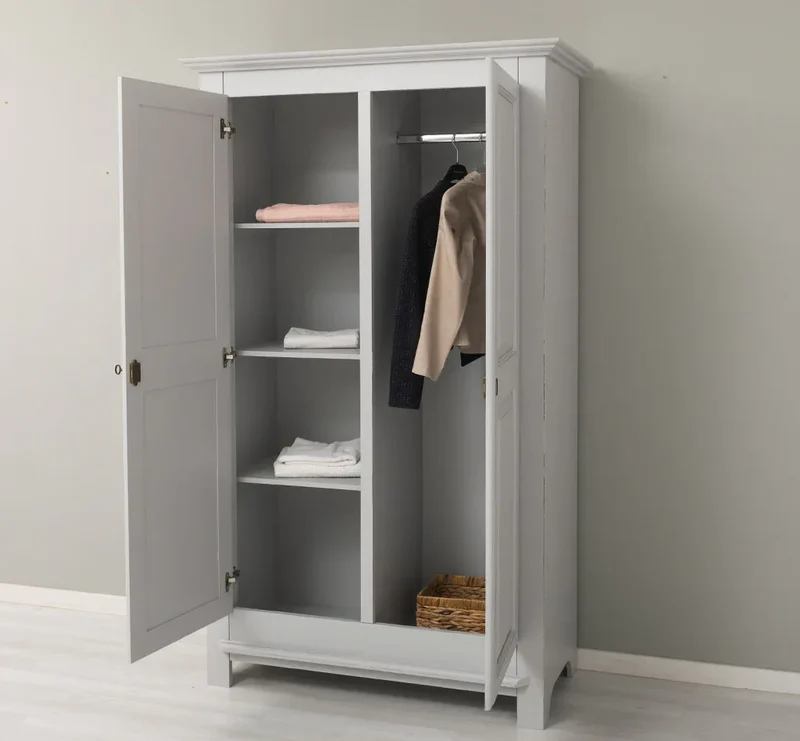 Vintage Kleiderschrank aus Massivholz in verschiedenen Farben