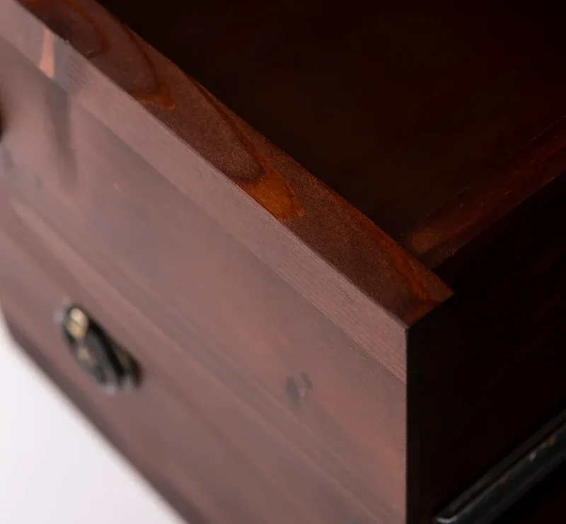 Kleiderschrank aus Massivholz mit Spiegeltür und drei Schubladen