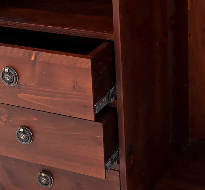 Kleiderschrank aus Massivholz mit Spiegeltür und drei Schubladen