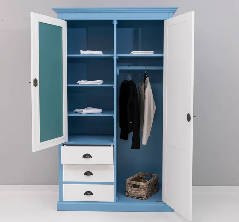 Kleiderschrank aus Massivholz mit Spiegeltür und drei Schubladen