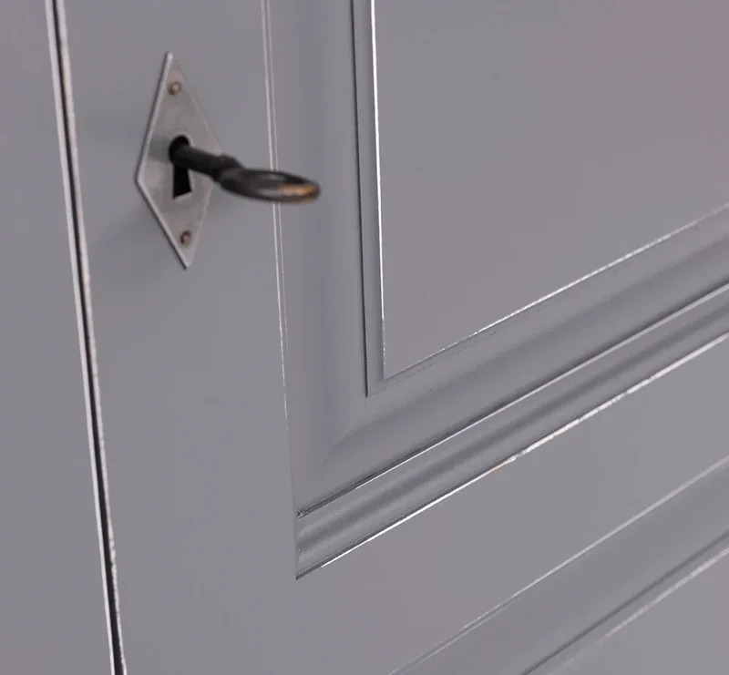 Kleiderschrank aus Massivholz mit Schublade und Kleiderstange