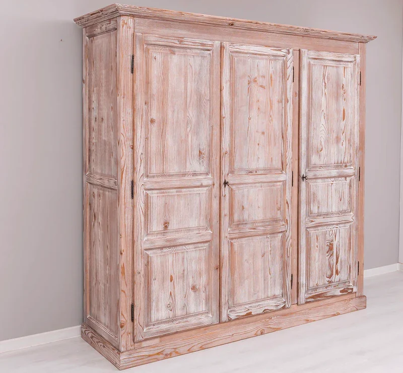 Vintage Kleiderschrank aus Massivholz mit drei Türen
