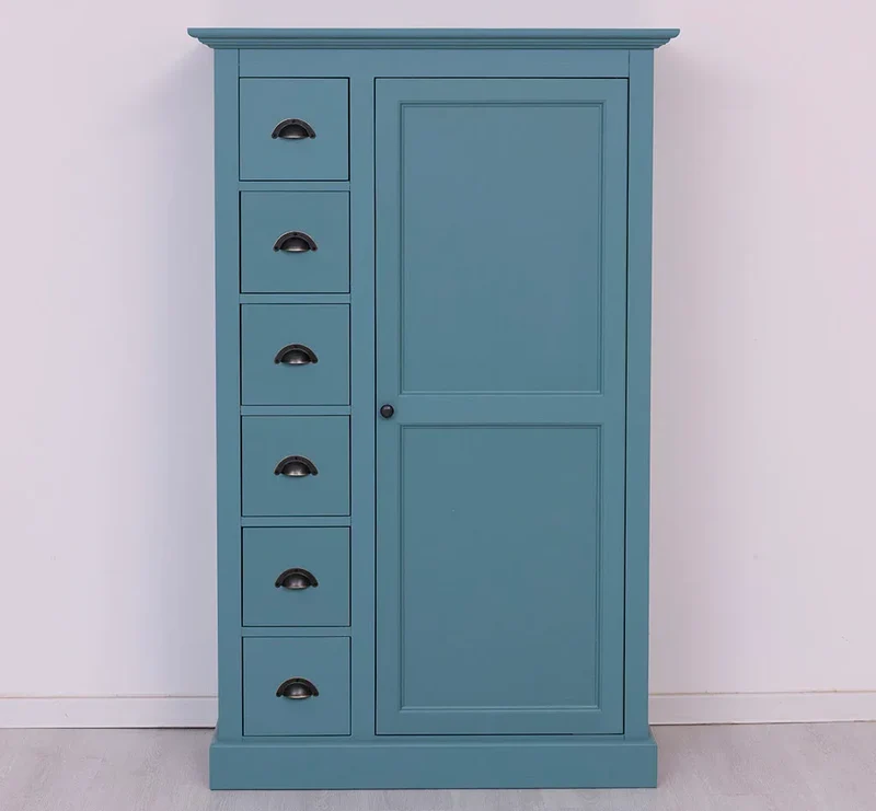 Kleiner Schrank im Landhausstil aus Massivholz mit 6 Schubladen