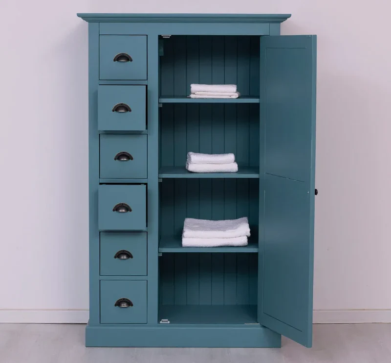 Kleiner Schrank im Landhausstil aus Massivholz mit 6 Schubladen