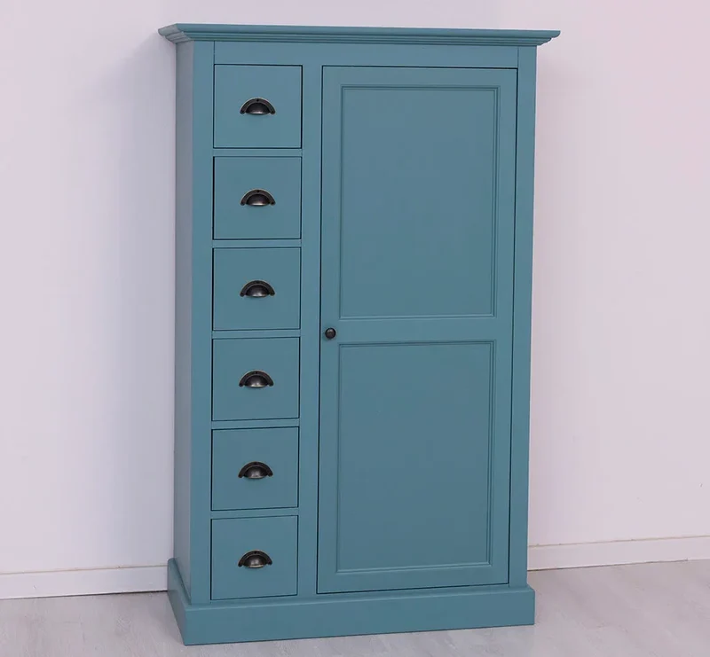 Kleiner Schrank im Landhausstil aus Massivholz mit 6 Schubladen