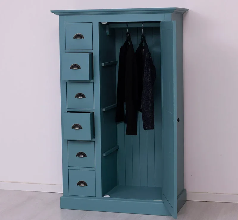 Kleiner Schrank im Landhausstil aus Massivholz mit 6 Schubladen