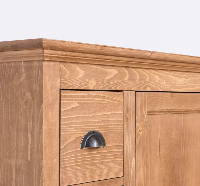 Kleiner Schrank im Landhausstil aus Massivholz mit 6 Schubladen