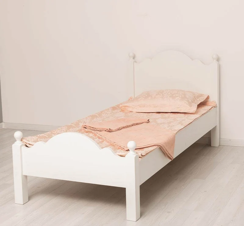 Landhausbett mit geschwungenem Kopf- und Fußteil | Stabiles Kinderbett