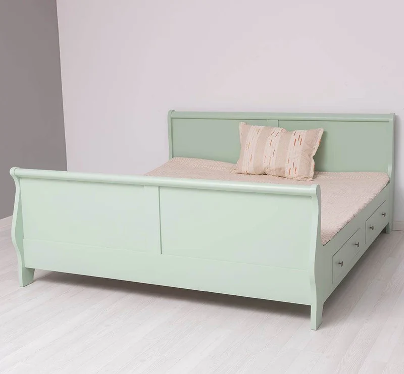 Landhausbett mit geschwungenem Kopf- und Fußteil mit Schubkästen