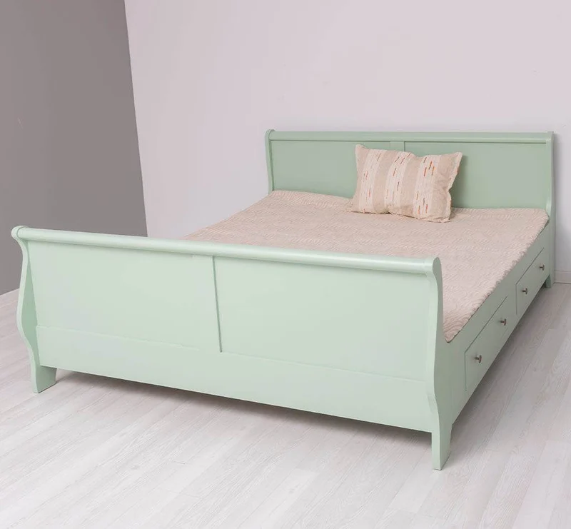 Landhausbett mit geschwungenem Kopf- und Fußteil mit Schubkästen