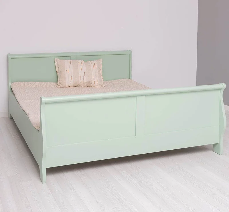 Landhausbett mit geschwungenem Kopf- und Fußteil mit Schubkästen