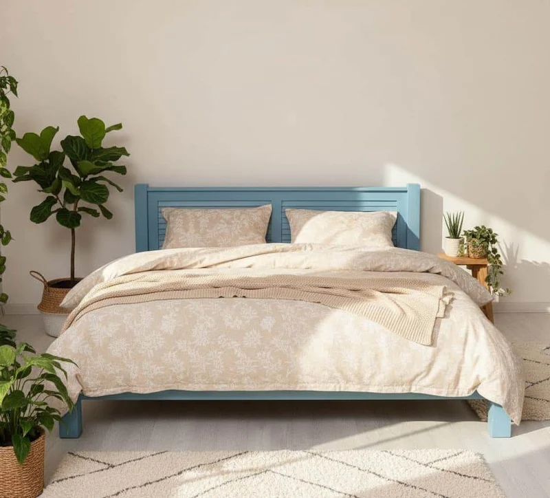 Landhausbett aus Massivholz mit Lamellen in verschiedenen Größen & Farben