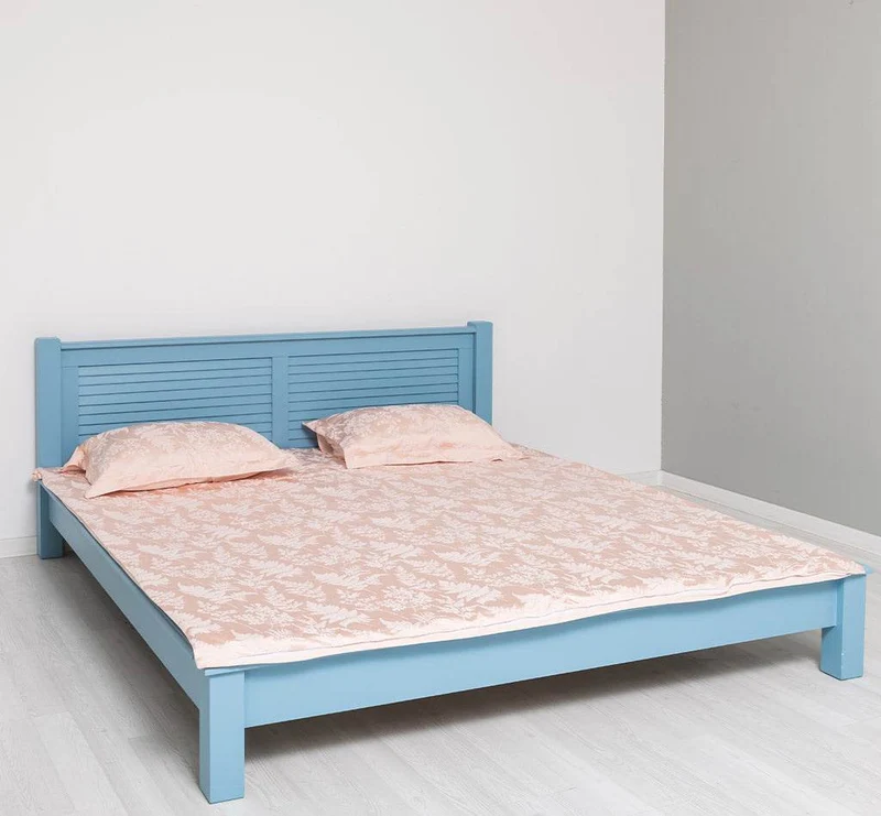 Landhausbett aus Massivholz mit Lamellen in verschiedenen Größen & Farben