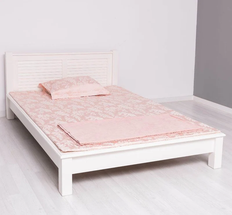 Landhausbett aus Massivholz mit Lamellen in verschiedenen Größen & Farben