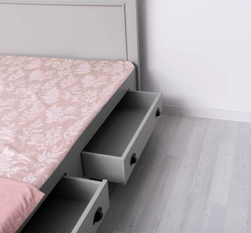 Bett aus Massivholz im Landhausstil mit Schubladen