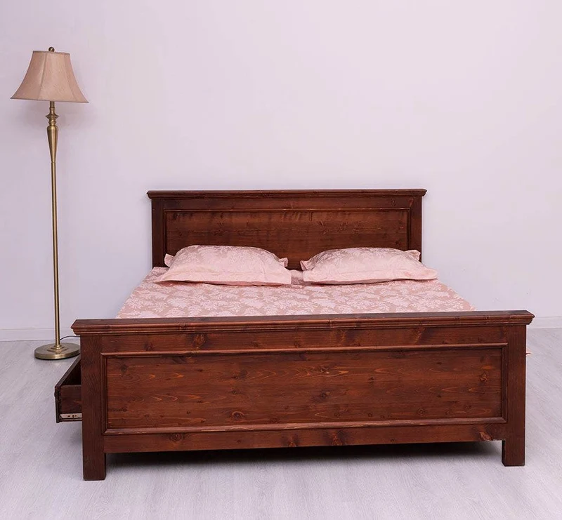 Bett aus Massivholz im Landhausstil mit Schubladen