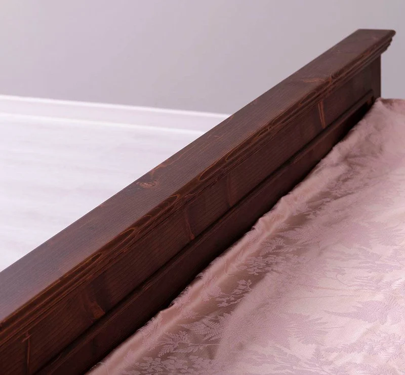 Bett aus Massivholz im Landhausstil mit Schubladen