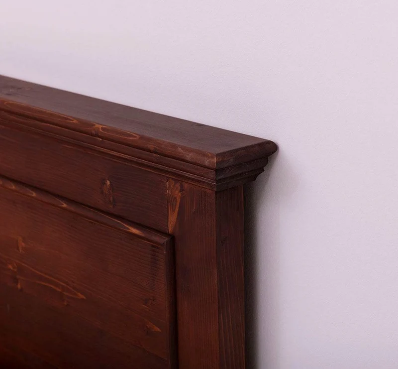 Bett aus Massivholz im Landhausstil mit Schubladen